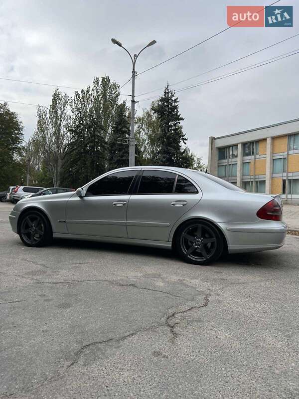 Седан Mercedes-Benz E-Class 2003 в Запорожье