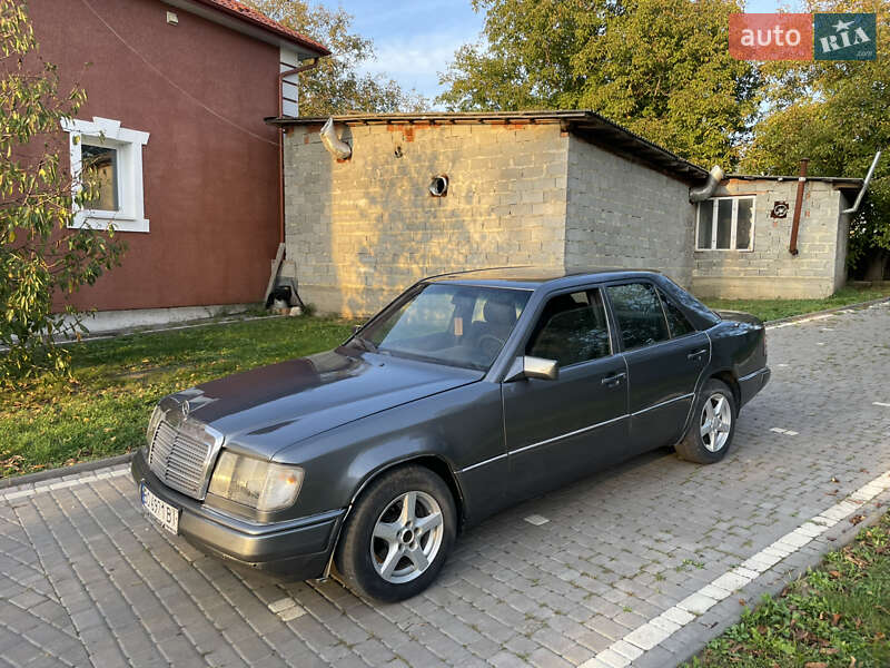 Mercedes-Benz E-Class 1988