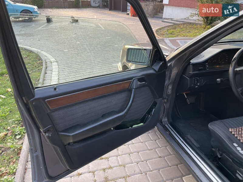 Седан Mercedes-Benz E-Class 1988 в Черновцах