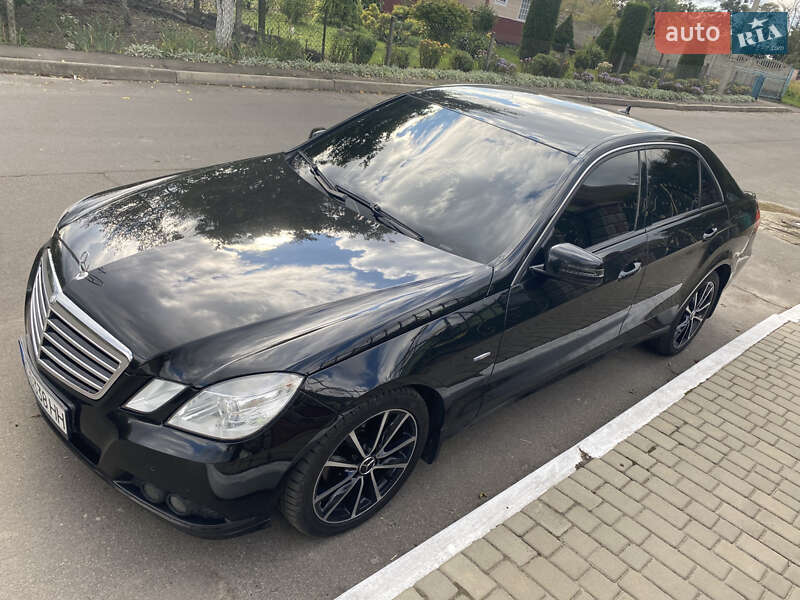 Седан Mercedes-Benz E-Class 2010 в Устилуге
