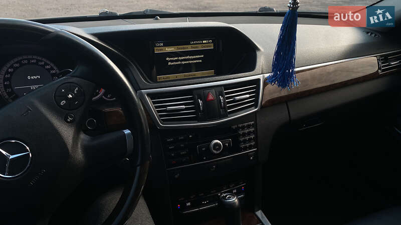 Седан Mercedes-Benz E-Class 2010 в Устилуге
