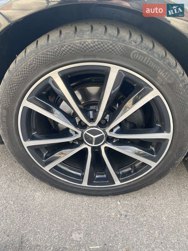 Седан Mercedes-Benz E-Class 2010 в Устилуге