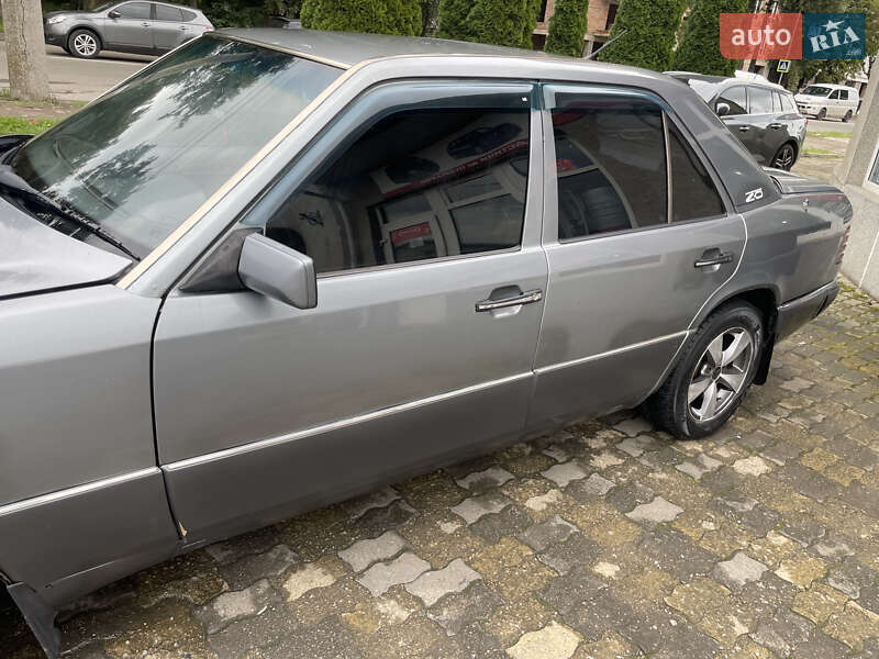Седан Mercedes-Benz E-Class 1992 в Чернівцях фото 6 Седан Mercedes-Benz E-Class 1992 в Чернівцях