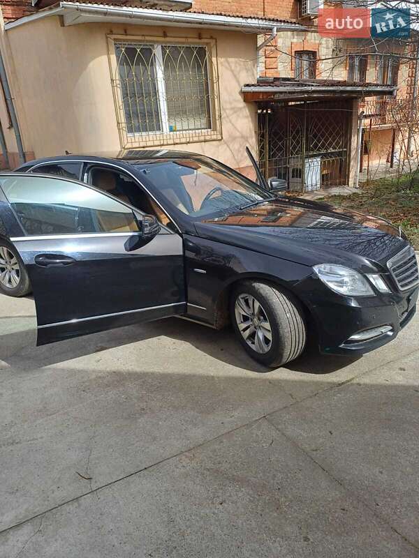 Седан Mercedes-Benz E-Class 2012 в Виннице
