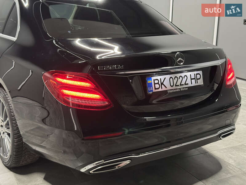 Седан Mercedes-Benz E-Class 2017 в Вараше