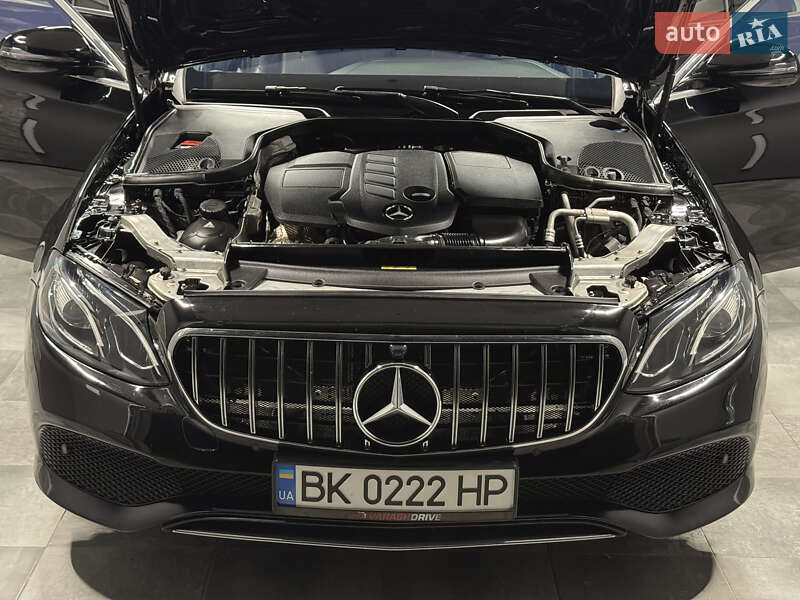 Седан Mercedes-Benz E-Class 2017 в Вараше