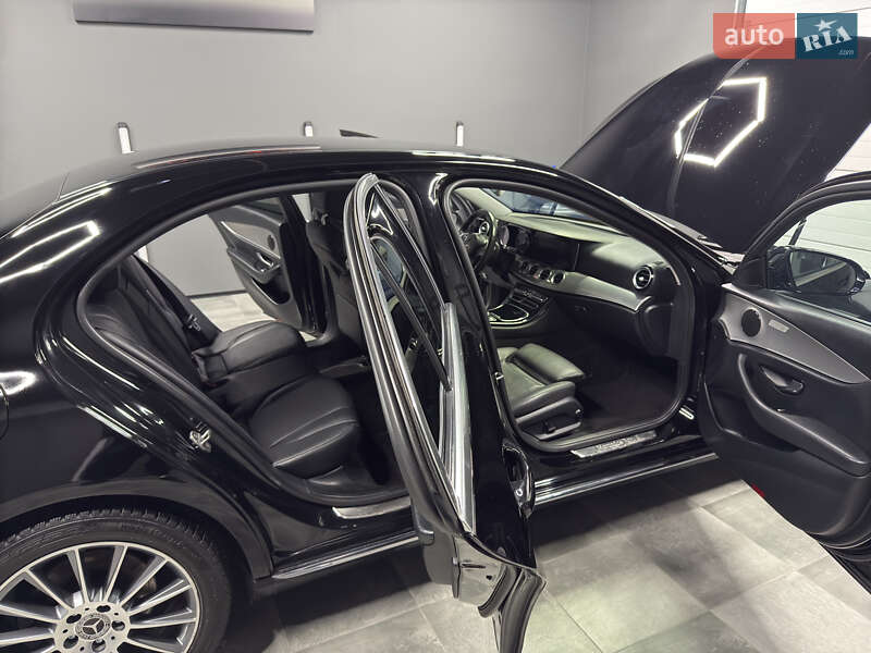 Седан Mercedes-Benz E-Class 2017 в Вараше