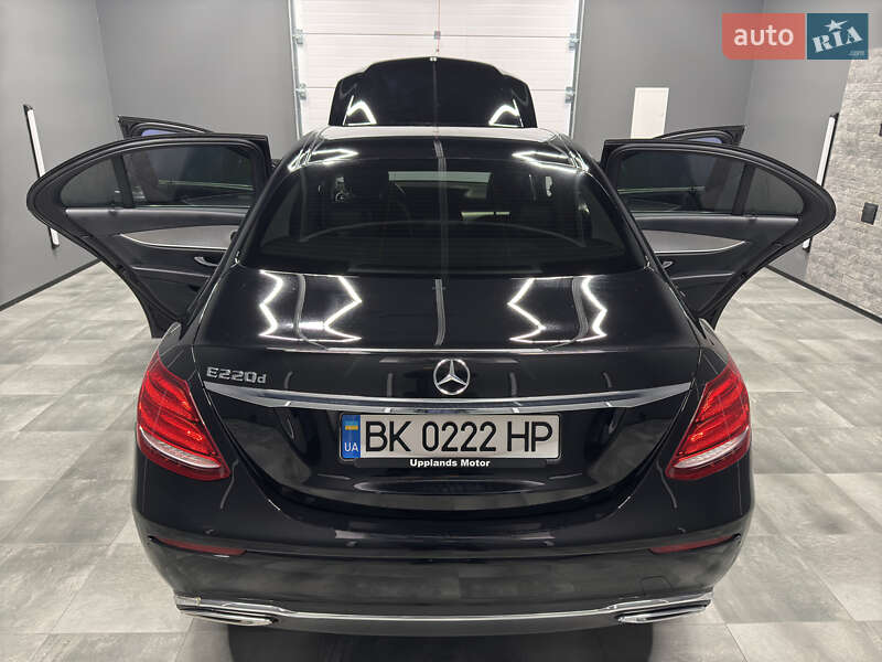 Седан Mercedes-Benz E-Class 2017 в Вараше