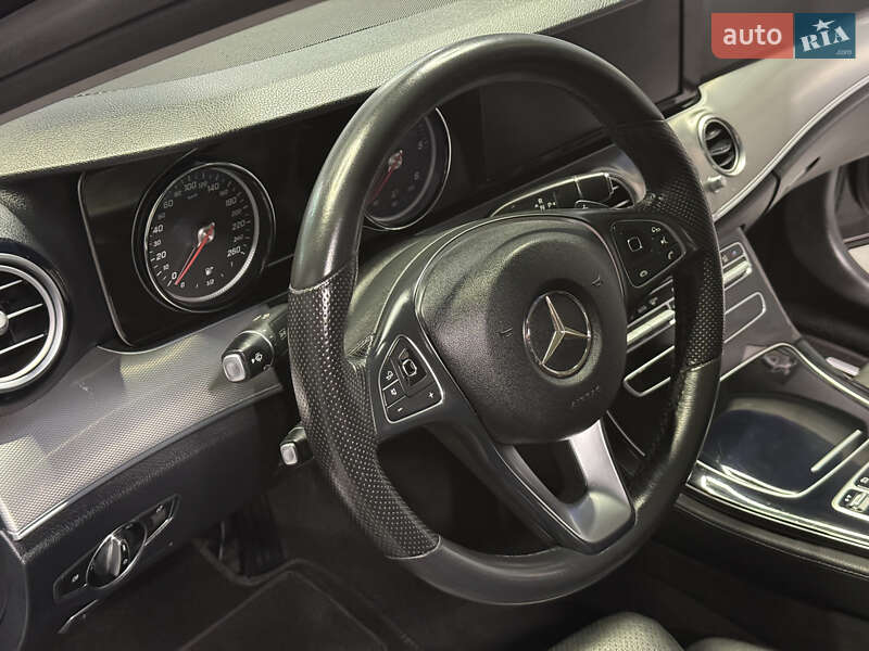 Седан Mercedes-Benz E-Class 2017 в Вараше