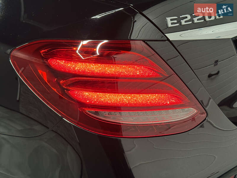 Седан Mercedes-Benz E-Class 2017 в Вараше