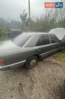 Седан Mercedes-Benz E-Class 1990 в 