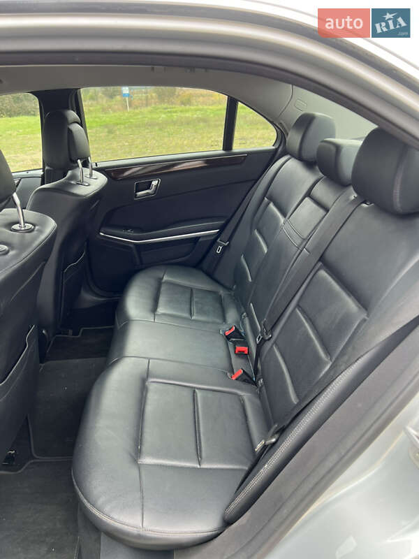 Седан Mercedes-Benz E-Class 2009 в Черновцах