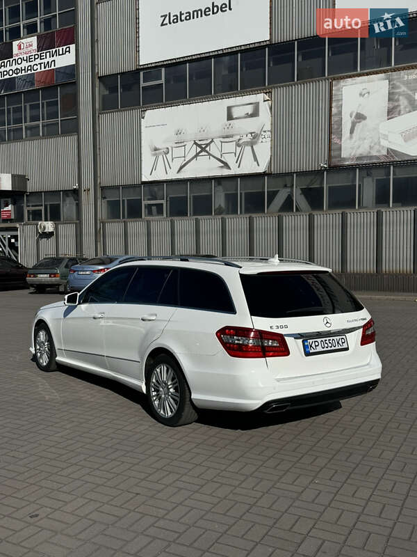 Универсал Mercedes-Benz E-Class 2012 в Запорожье