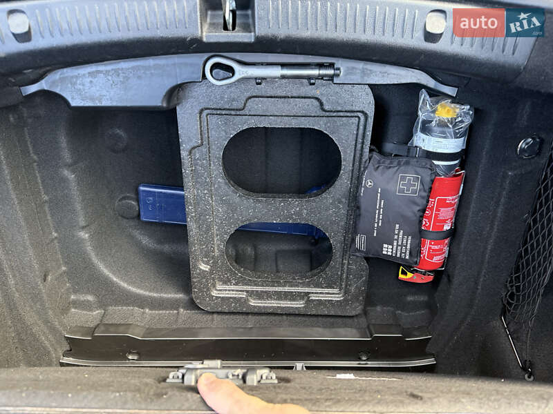 Седан Mercedes-Benz E-Class 2018 в Львові