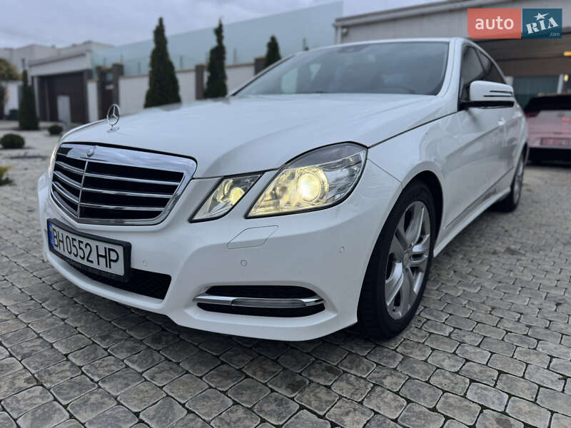 Седан Mercedes-Benz E-Class 2012 в 