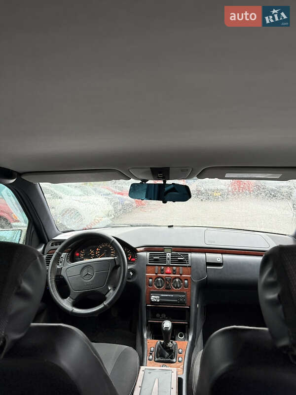 Седан Mercedes-Benz E-Class 1996 в Измаиле