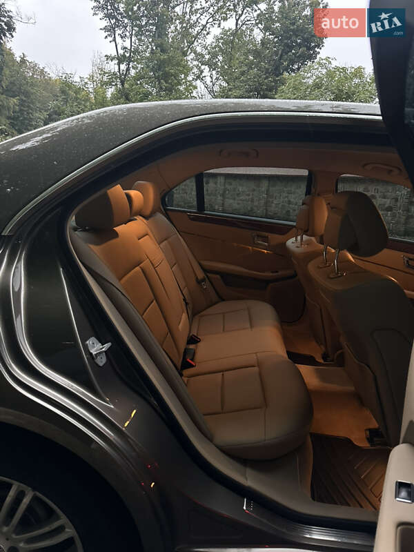 Седан Mercedes-Benz E-Class 2011 в Чернівцях фото 29 Седан Mercedes-Benz E-Class 2011 в Чернівцях