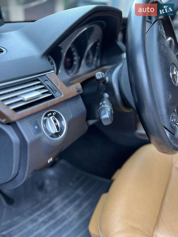 Седан Mercedes-Benz E-Class 2012 в Виннице