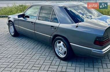 Седан Mercedes-Benz E-Class 1990 в 