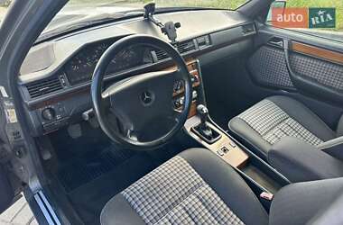 Седан Mercedes-Benz E-Class 1990 в 