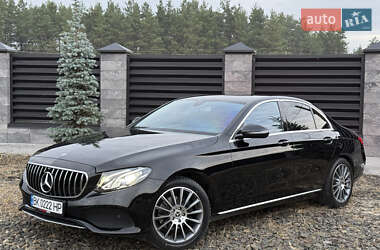 Седан Mercedes-Benz E-Class 2017 в Вараше
