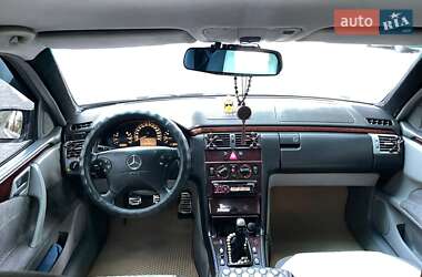 Седан Mercedes-Benz E-Class 2000 в  фото 2 Седан Mercedes-Benz E-Class 2000 в