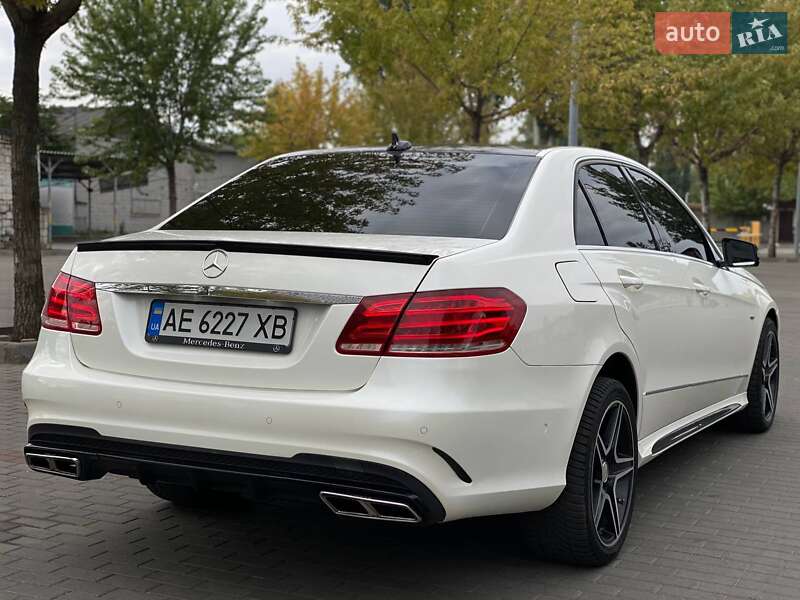 Седан Mercedes-Benz E-Class 2011 в Дніпрі
