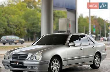Седан Mercedes-Benz E-Class 2000 в Миколаєві