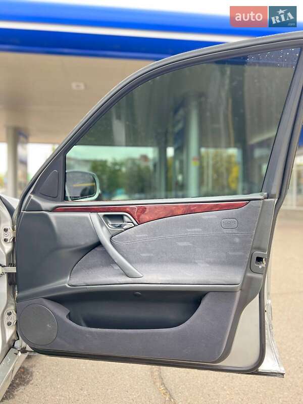 Седан Mercedes-Benz E-Class 2000 в Николаеве