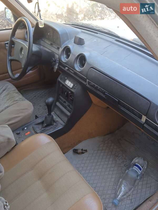 Седан Mercedes-Benz E-Class 1982 в Чорткові фото 6 Седан Mercedes-Benz E-Class 1982 в Чорткові