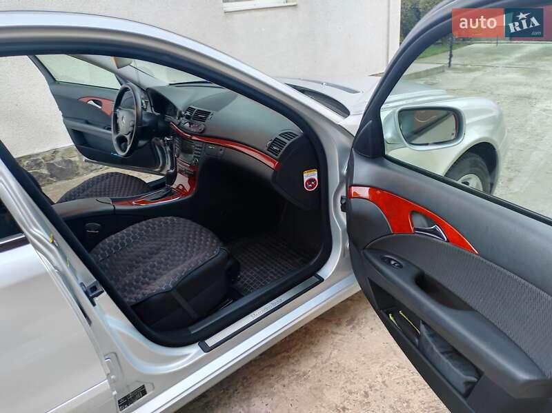 Седан Mercedes-Benz E-Class 2007 в Черновцах