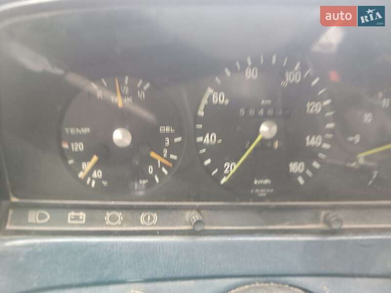 Седан Mercedes-Benz E-Class 1982 в Львові