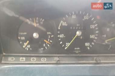 Седан Mercedes-Benz E-Class 1982 в 