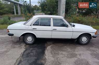 Седан Mercedes-Benz E-Class 1982 в 