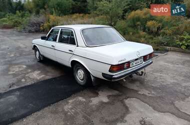 Седан Mercedes-Benz E-Class 1982 в 