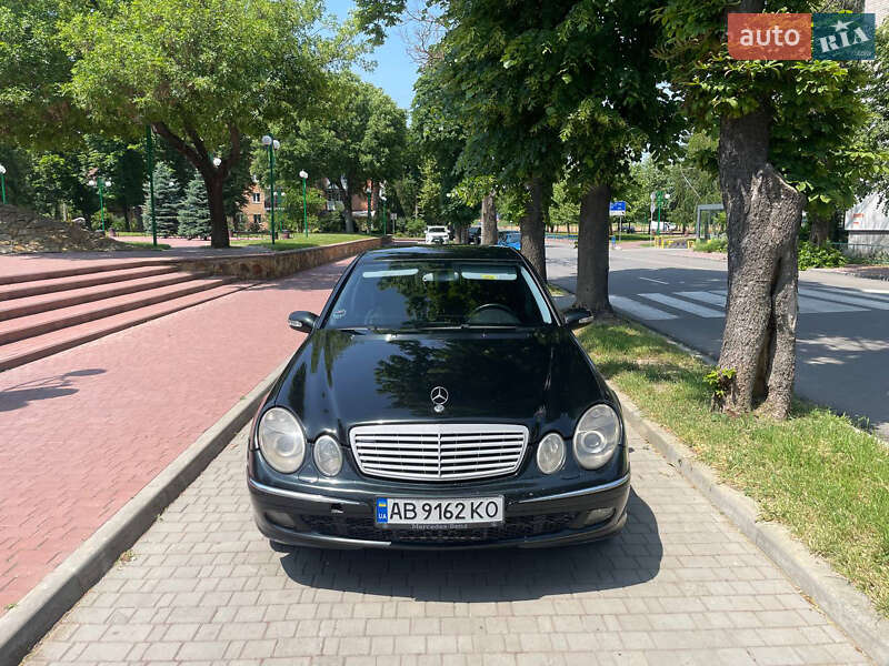Седан Mercedes-Benz E-Class 2003 в Могилев-Подольске