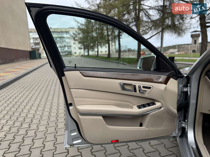 Седан Mercedes-Benz E-Class 2014 в Звягелі
