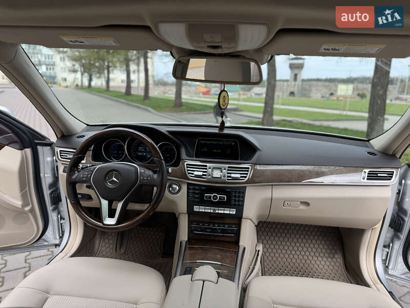 Седан Mercedes-Benz E-Class 2014 в Звягелі