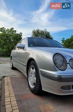 Седан Mercedes-Benz E-Class 2001 в Чернівцях