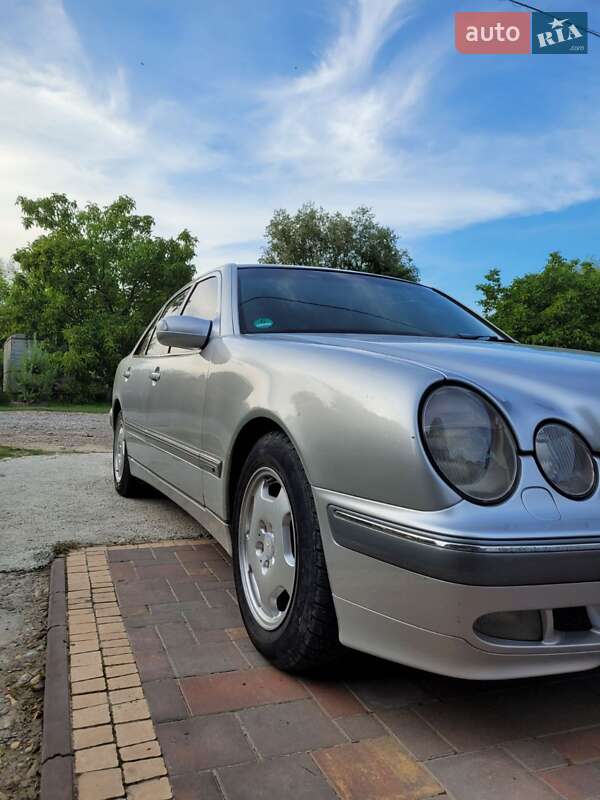 Седан Mercedes-Benz E-Class 2001 в Чернівцях
