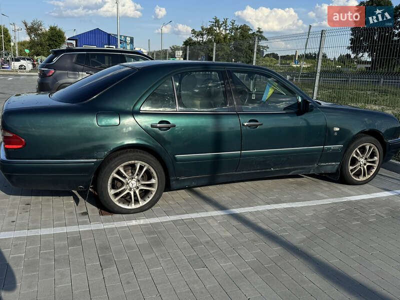 Седан Mercedes-Benz E-Class 1996 в Борисполе
