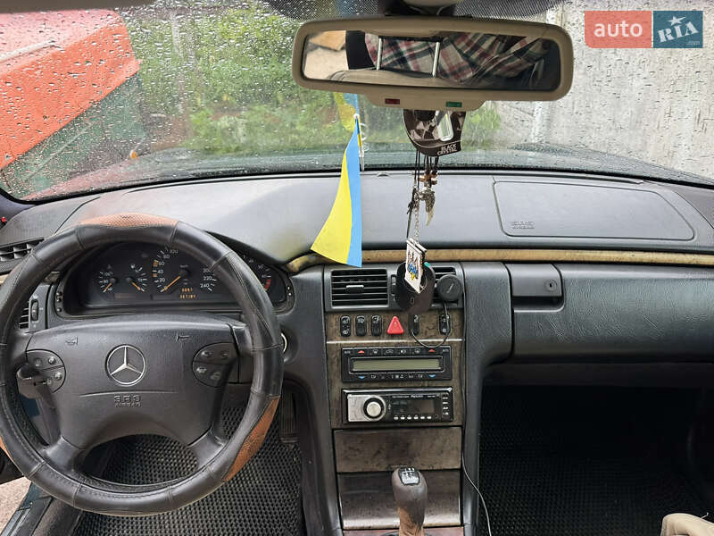 Седан Mercedes-Benz E-Class 1996 в Борисполе