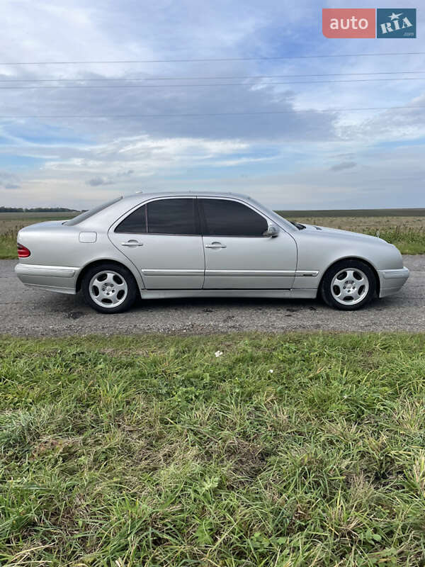Седан Mercedes-Benz E-Class 2000 в Тернополе