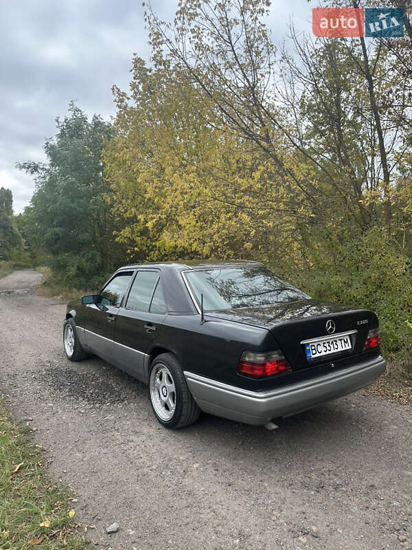 Седан Mercedes-Benz E-Class 1995 в Нежине