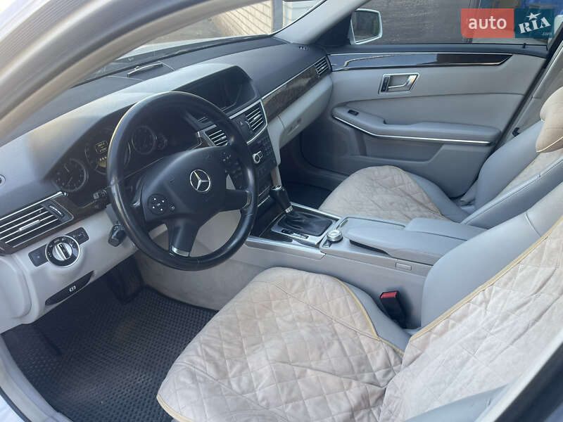 Седан Mercedes-Benz E-Class 2011 в Запорожье