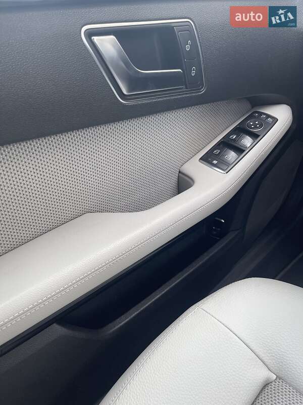 Універсал Mercedes-Benz E-Class 2011 в Дрогобичі