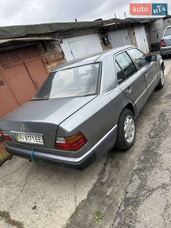Седан Mercedes-Benz E-Class 1985 в Києві
