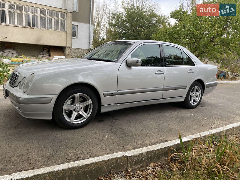 Седан Mercedes-Benz E-Class 2000 в Белгороде-Днестровском