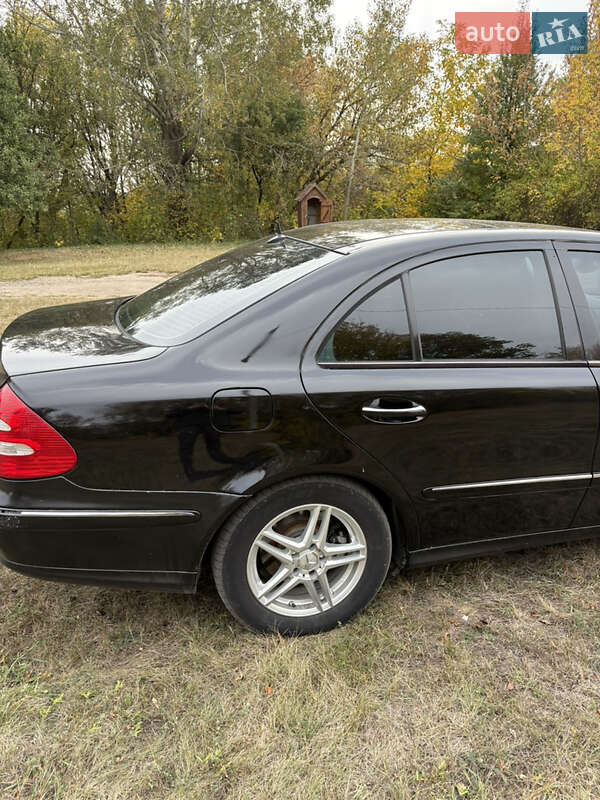 Седан Mercedes-Benz E-Class 2004 в Новых Санжарах