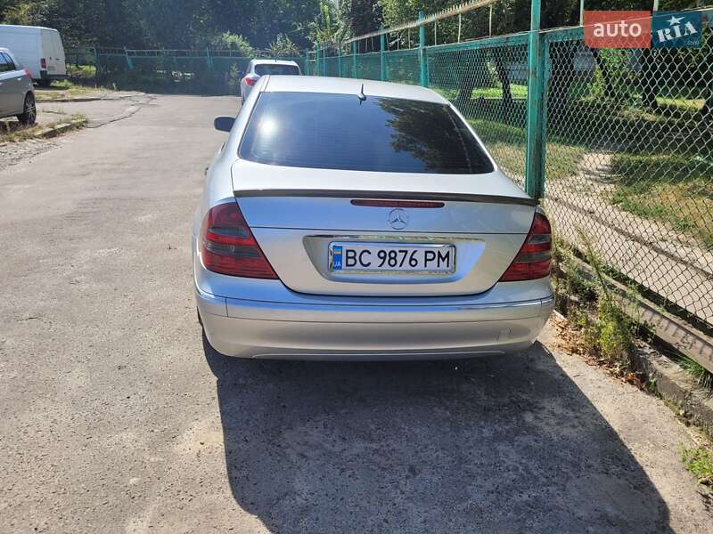 Седан Mercedes-Benz E-Class 2004 в Львове